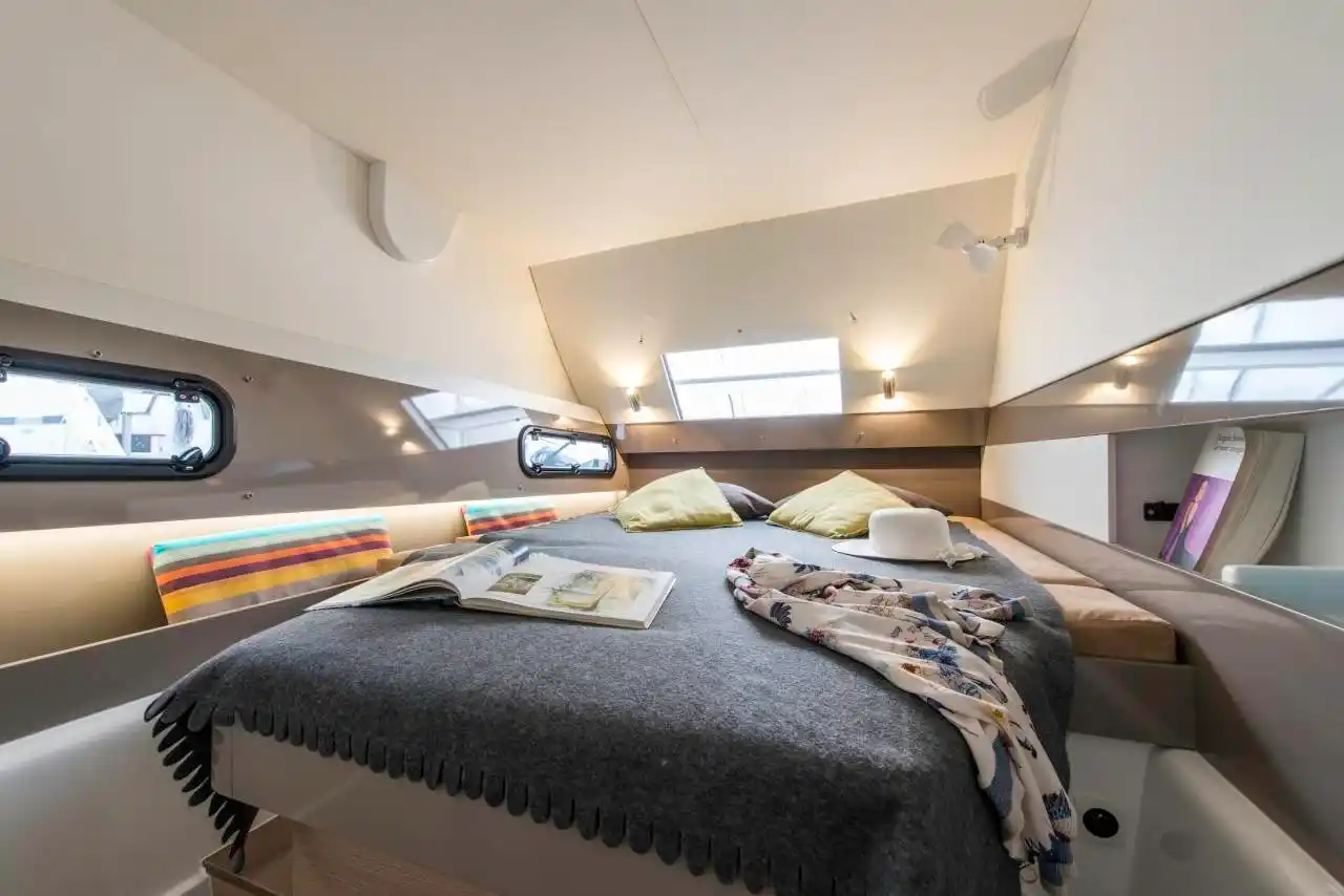 Bali 4.0 Catspace double cabin interior (manufacturer image)